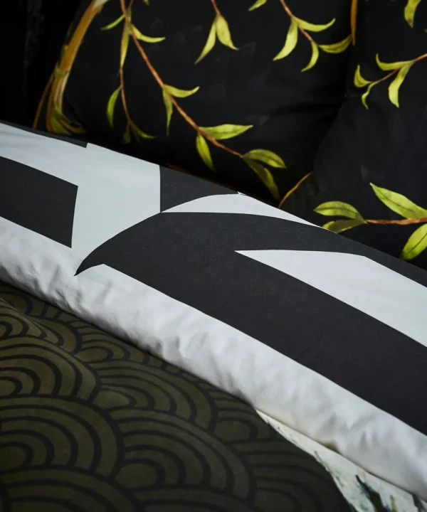 Bedroom | Rebel Residence | Floral Décor | Nature Décor | Animal Décor | Bedding | Home | Home | Home | Home | Home | Home Joe Browns Candescent Cranes Reversible Bed Set Black