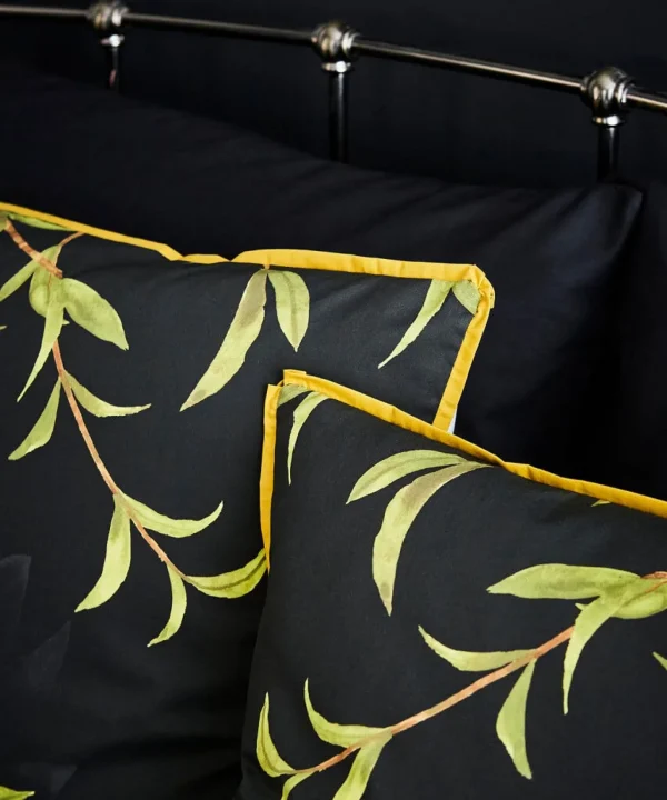 Bedroom | Rebel Residence | Floral Décor | Nature Décor | Animal Décor | Bedding | Home | Home | Home | Home | Home | Home Joe Browns Candescent Cranes Reversible Bed Set Black