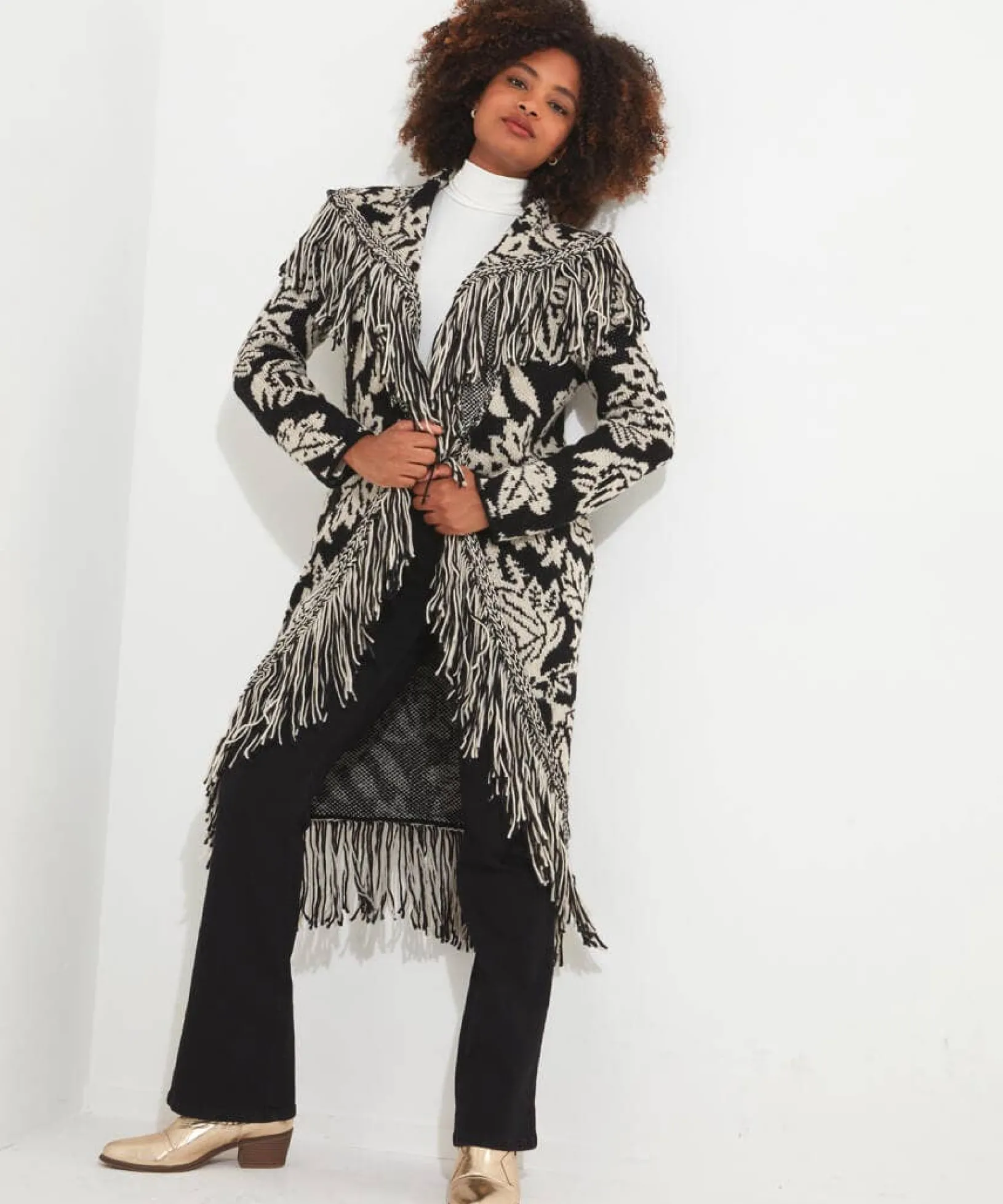 carries_favourite_coatiga_3.webp Shop Women's Collection | Occasion Outfits | Gifts | Cardigans & Coatigans | Sale Knitwear & Jumpers | Top Picks | Top Picks | Women's | Top Picks | Women's Joe Browns Carrie's Favourite Coatigan Mono