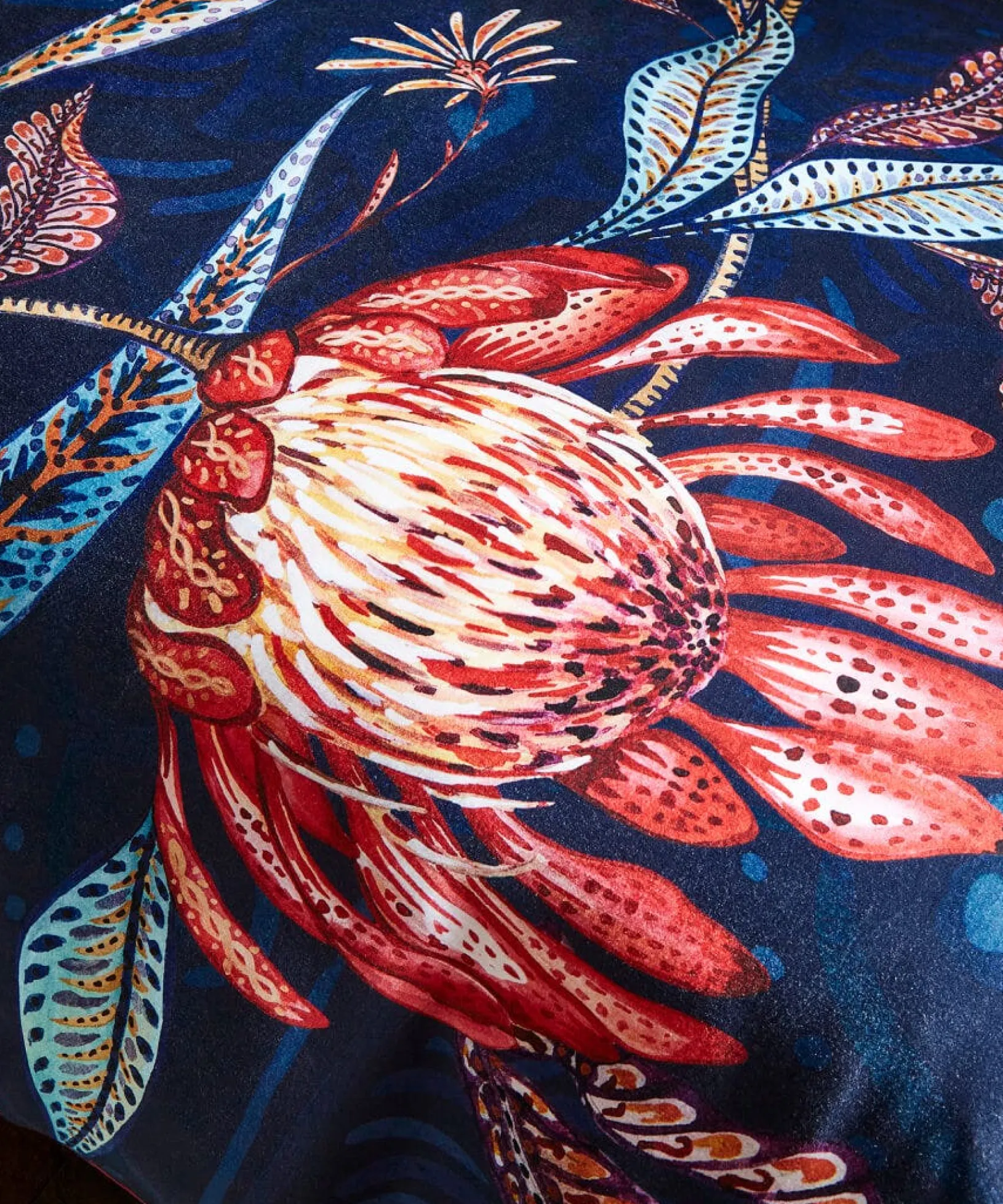 flamboyant_florals_revers_3.webp Bedroom | Endless Sunsets | Floral Décor | Nature Décor | Bedding | Home | Home | Home | Home | Home Joe Browns Flamboyant Florals Reversible Bed Set Navy