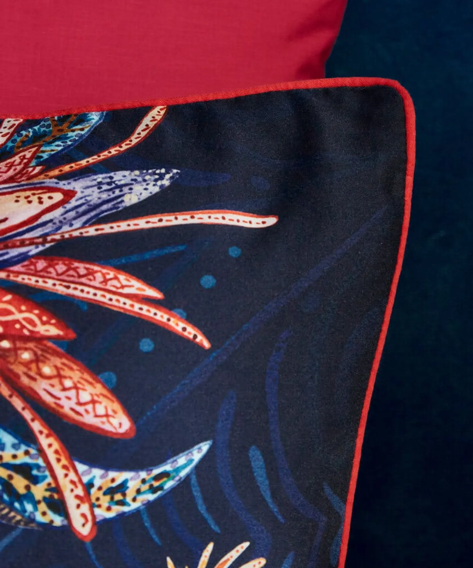 flamboyant_florals_revers_5.webp Bedroom | Endless Sunsets | Floral Décor | Nature Décor | Bedding | Home | Home | Home | Home | Home Joe Browns Flamboyant Florals Reversible Bed Set Navy