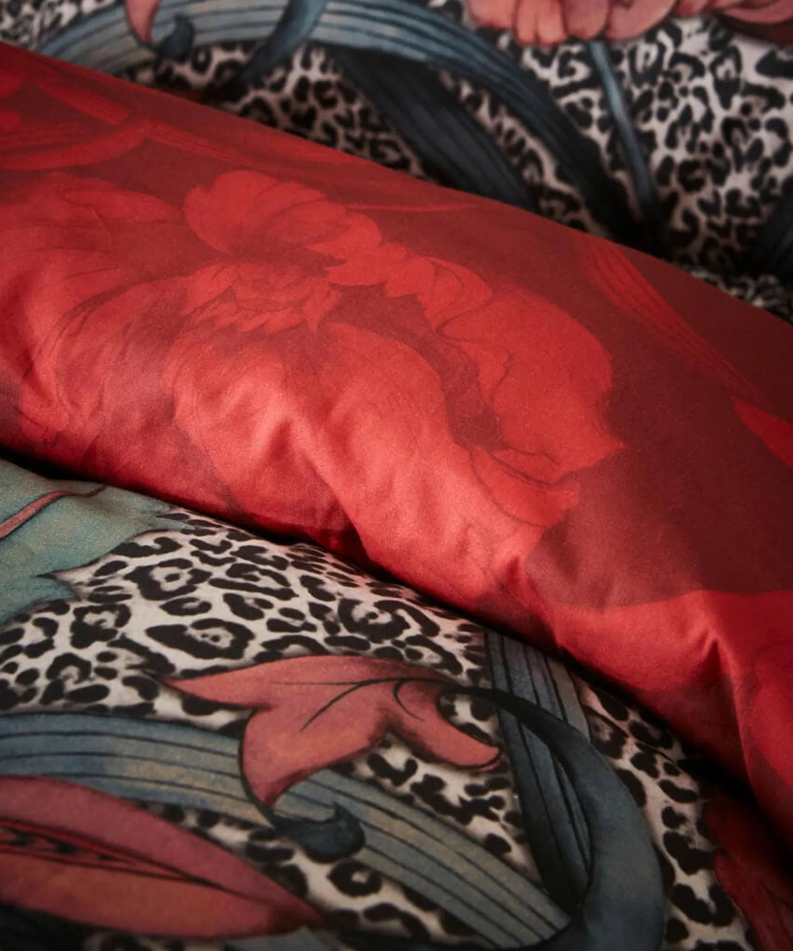 funky_floral_leopard_reve_4.webp Bedroom | Rebel Residence | Floral Décor | Nature Décor | Bedding | Sale Bedding | Home | Home | Home | Home | Home | Home Joe Browns Funky Floral Leopard Reversible Bed Set Multi