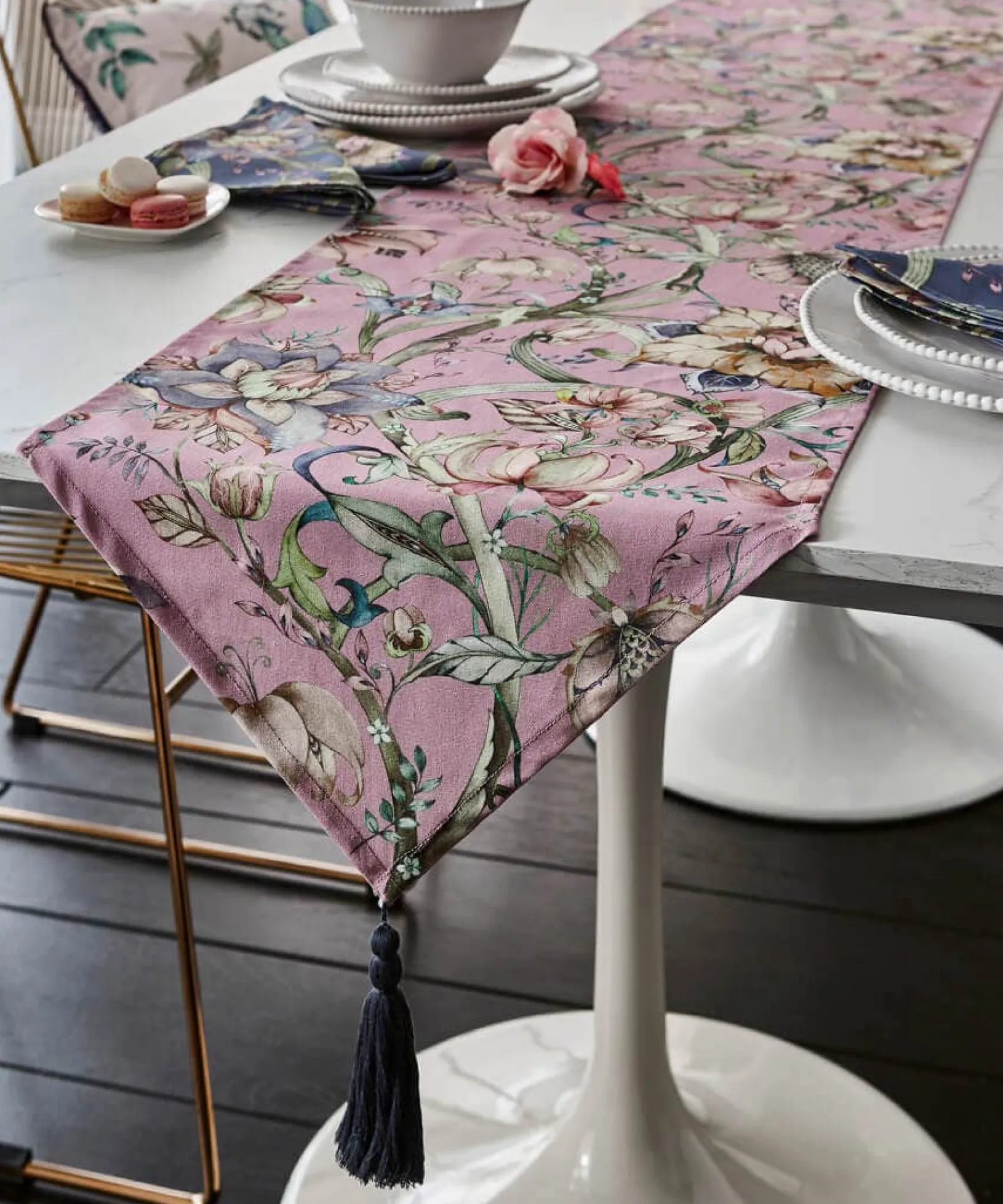 nostalgic_nouveau_table_r_0.webp Nouveau Reflections | Floral Décor | Nature Décor | Kitchen | Home | Home | Home | Home Joe Browns Nostalgic Nouveau Table Runner Grey