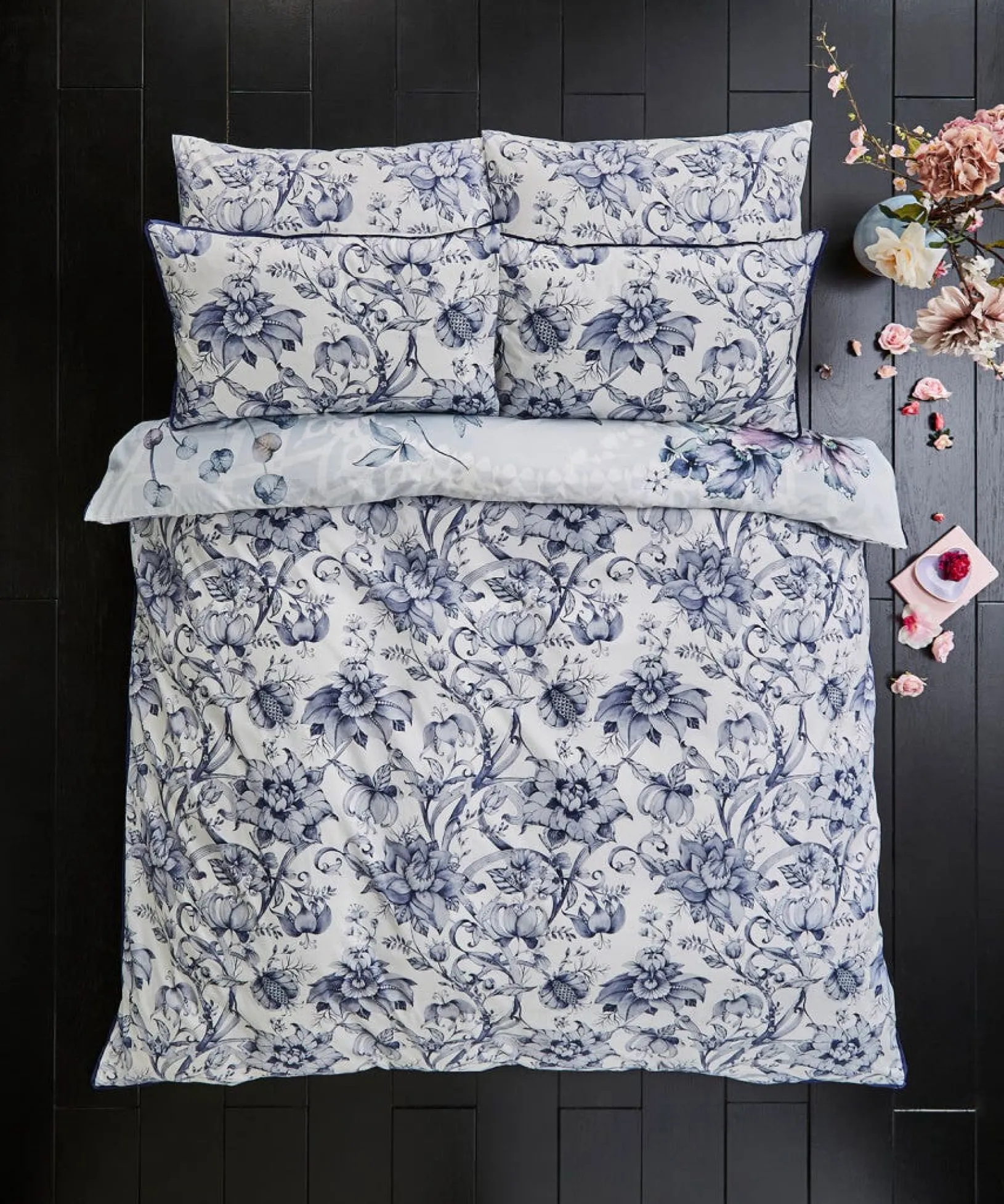 poised_peacocks_reversibl_1.webp Bedroom | Nouveau Reflections | Floral Décor | Nature Décor | Animal Décor | Bedding | Home | Home | Home | Home | Home | Home Joe Browns Poised Peacocks Reversible Bed Set Blue