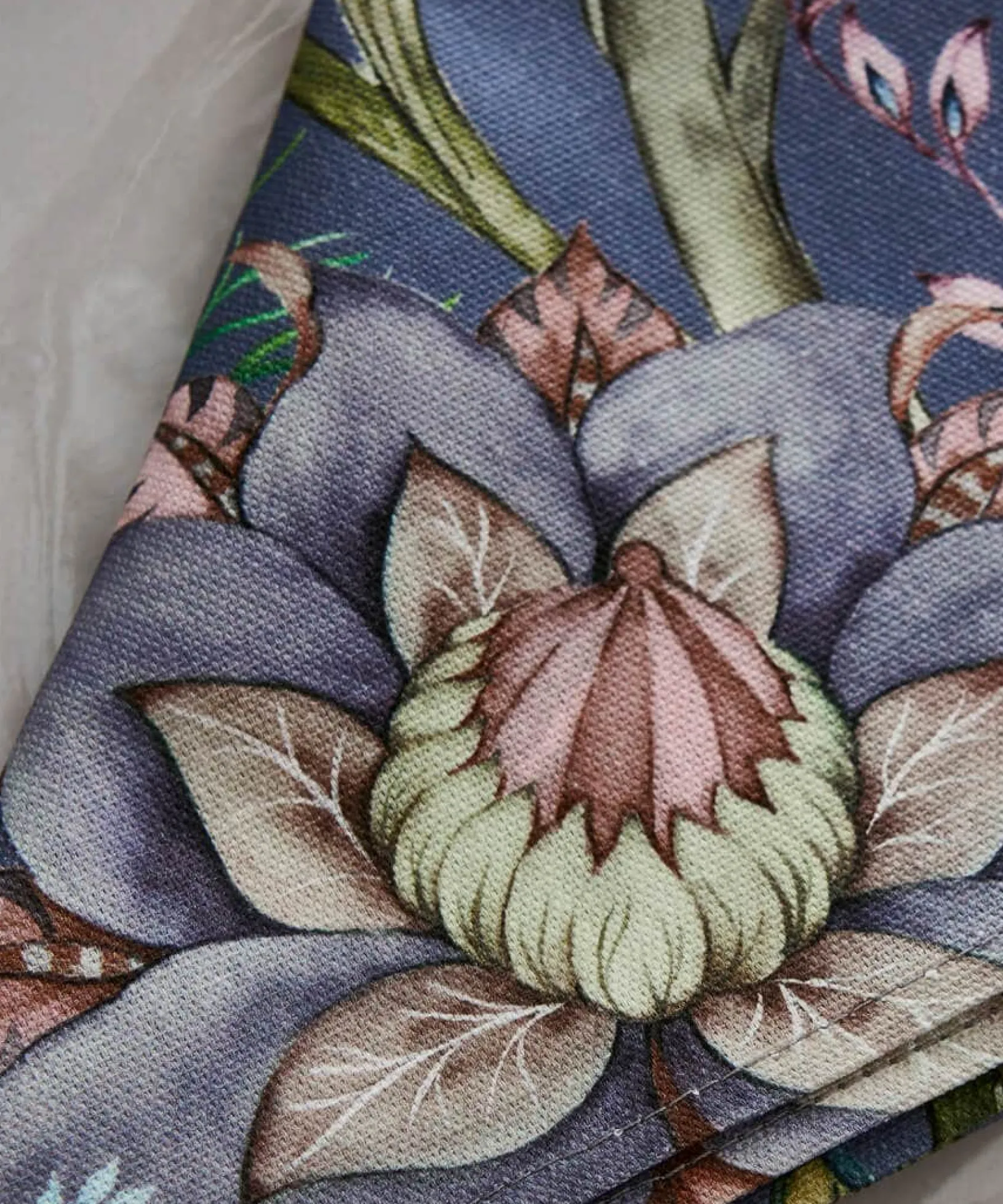 set_of__nostalgic_nouveau_2.webp Nouveau Reflections | Floral Décor | Nature Décor | Kitchen | Home | Home | Home | Home Joe Browns Set Of 4 Nostalgic Nouveau Cotton Napkins Grey