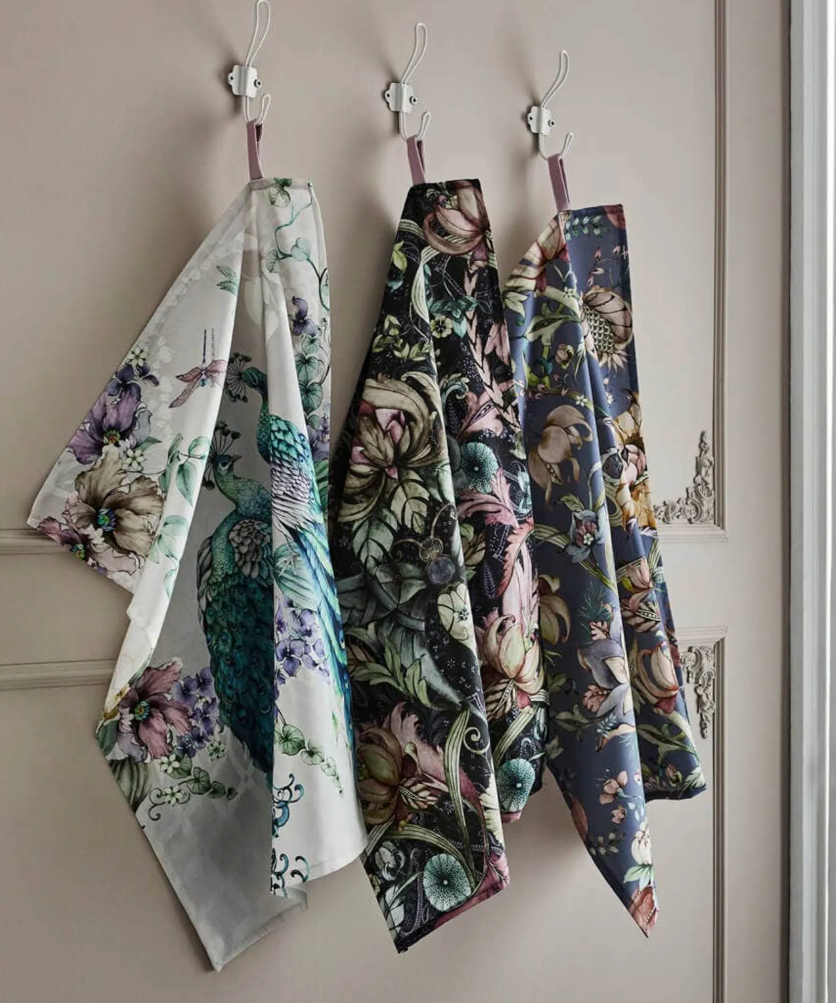set_of__nouveau_print_tea_0.webp Nouveau Reflections | Floral Décor | Nature Décor | Tea Towels | Animal Décor | Kitchen | Home | Home | Home | Home | Home | Home Joe Browns Set Of 3 Nouveau Print Teatowels Multi