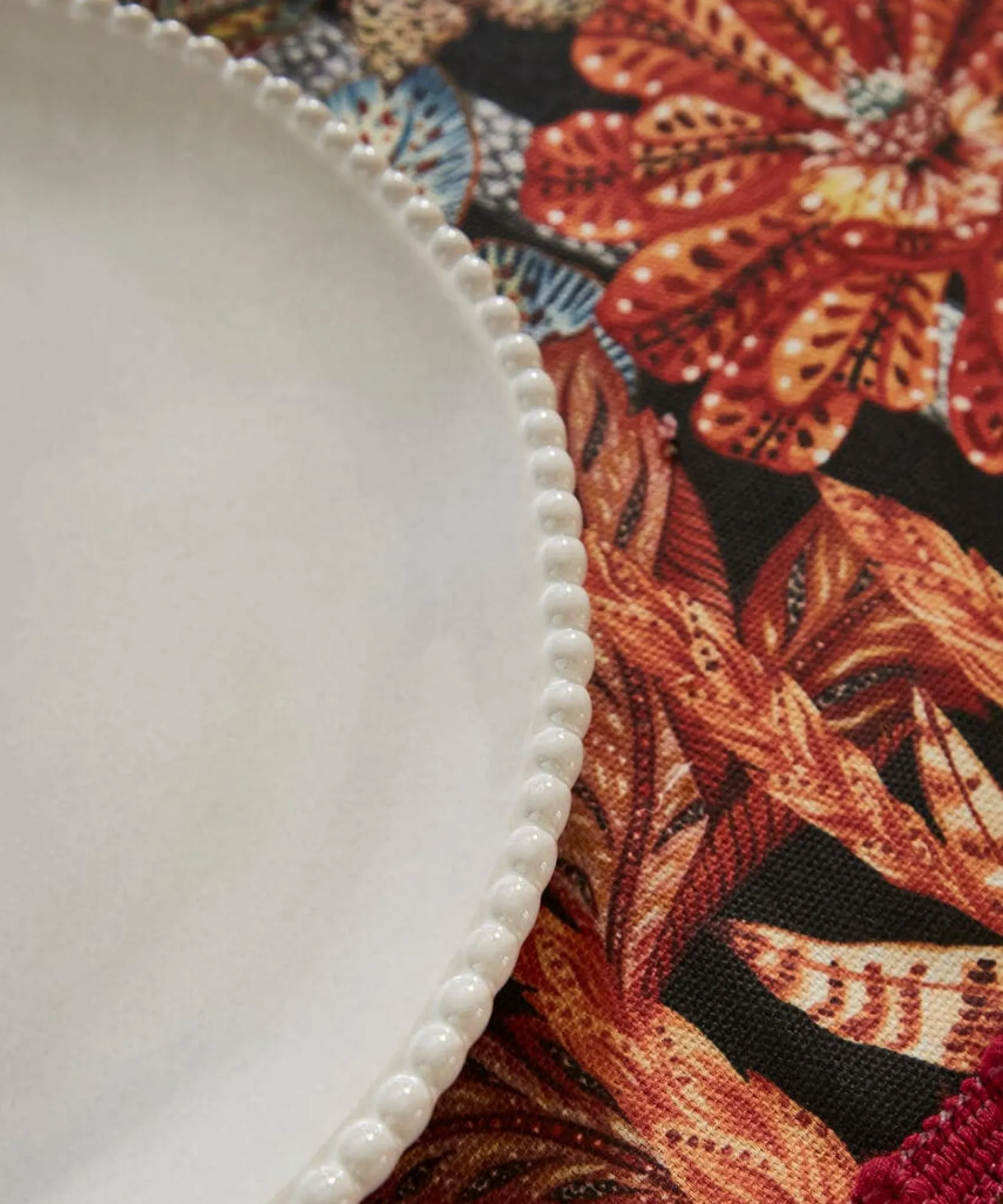 set_of__organic_beaded_si_2.webp Kitchen | Home Accessories | Home | Home Joe Browns Set of 4 Organic Beaded Side Plates White