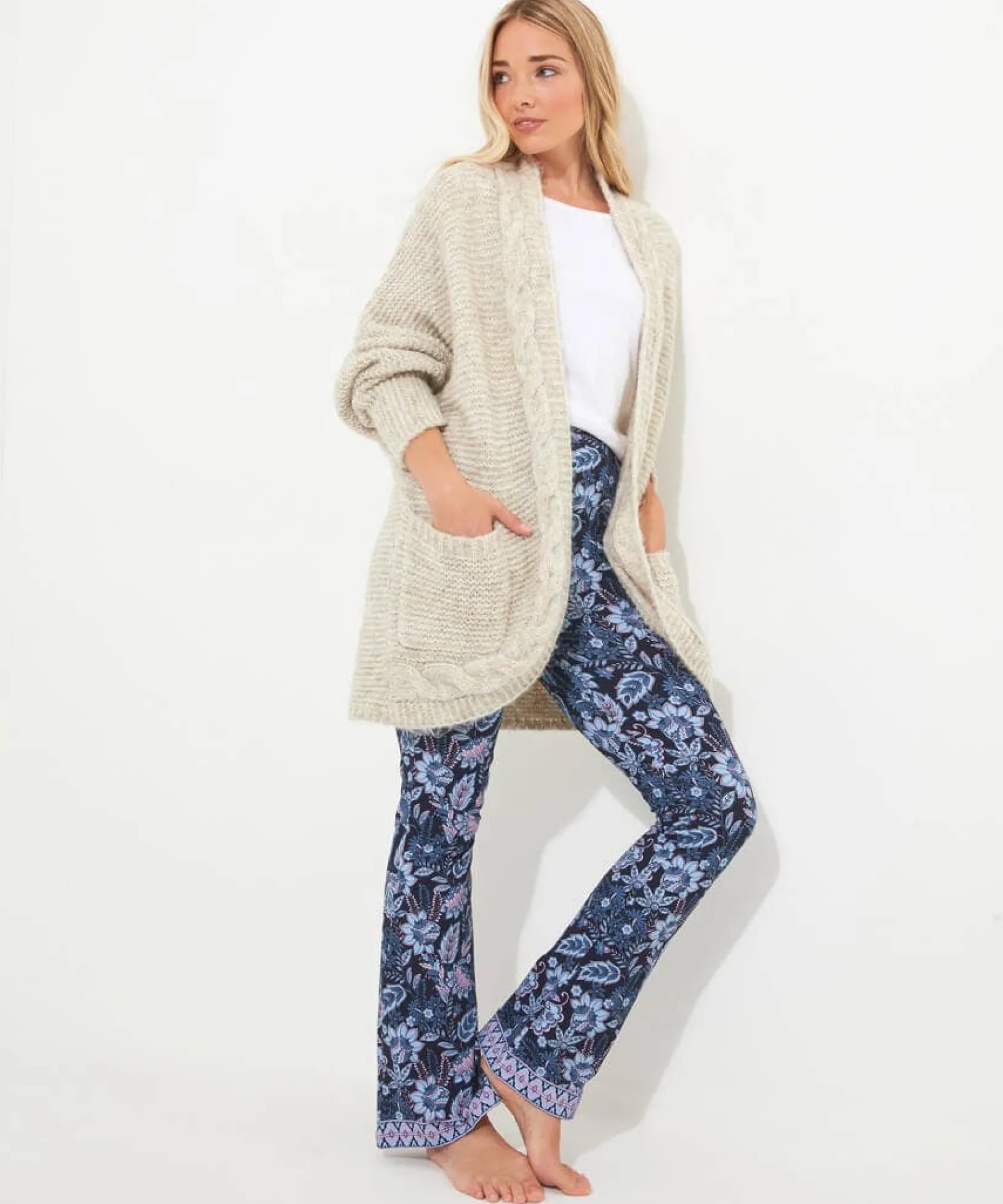 sloe_joes_super_cosy_slou_3.webp Shop Women's Collection | Pyjamas & Loungewear | Gifts | Cardigans & Coatigans | Top Picks | Women's | Women's | Top Picks Joe Browns Sloe Joes Super Cosy Slouch Cardigan Oatmeal