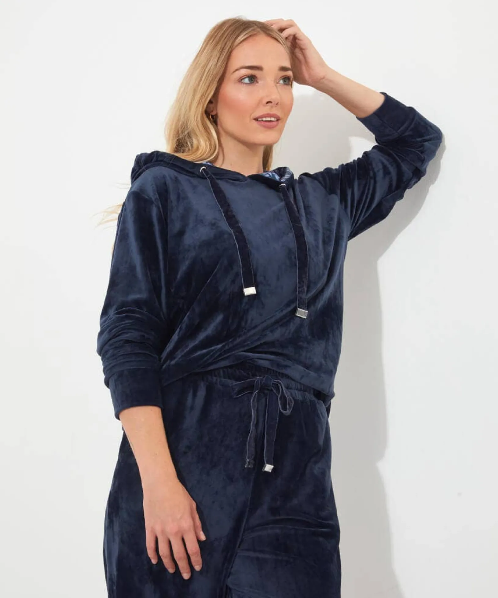 sloe_joes_velour_hoody_0.webp Pyjamas & Loungewear | Gifts | Tops, Tunics & Blouses | Women's | Women's | Women's Joe Browns Sloe Joes Velour Hoody Midnight